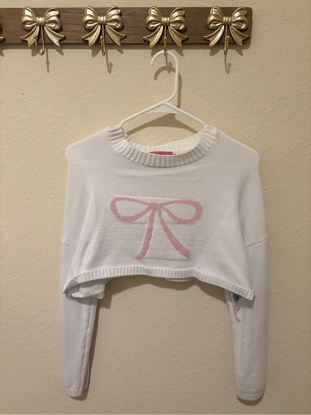 Edikted White Cropped Crewneck Sweater with Pink Bow